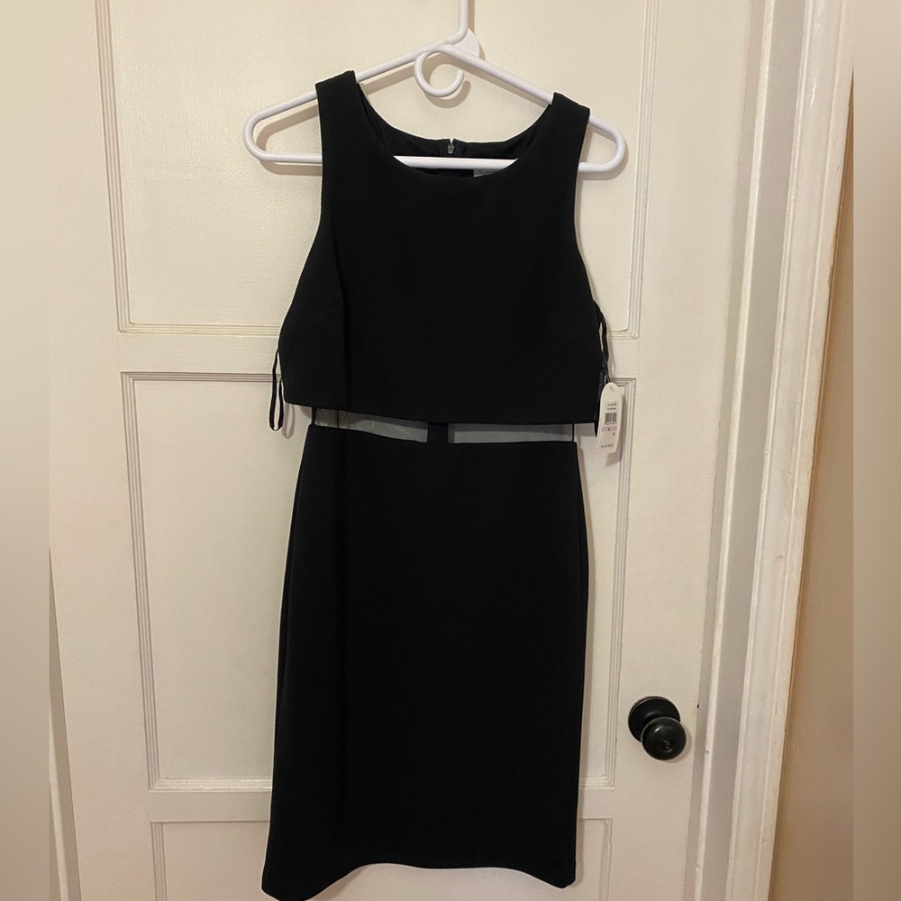 Black jessica Simpson dress.